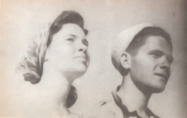 ויקטור לוי בעת הכשרתו בארץ עם ארוסתו סוזן  1952